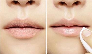 Tẩy tế bào chết môi và dưỡng môi